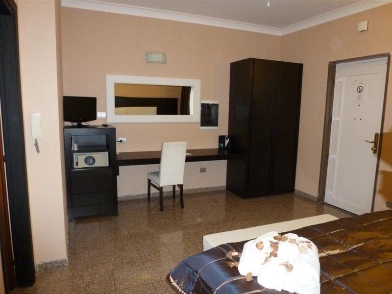 Eh Rome Airport Euro House Hotels Fiumicino Exterior photo
