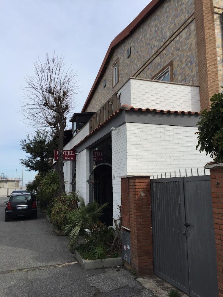 Eh Rome Airport Euro House Hotels Fiumicino Exterior photo